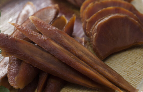 八丁味噌と赤味噌と本味醂を贅沢に使用した山ごぼう味噌漬です